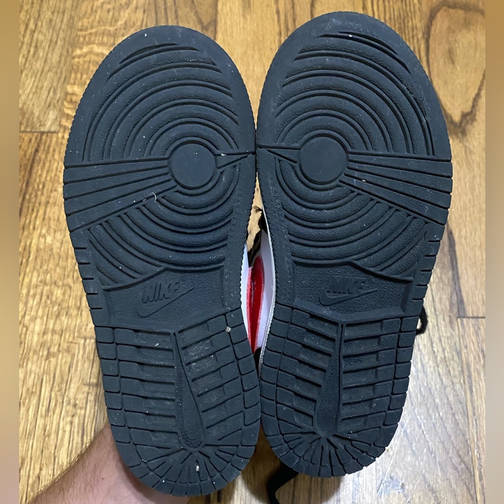 Nike Air Jordan 1 Sneakers - Picture 5 of 10